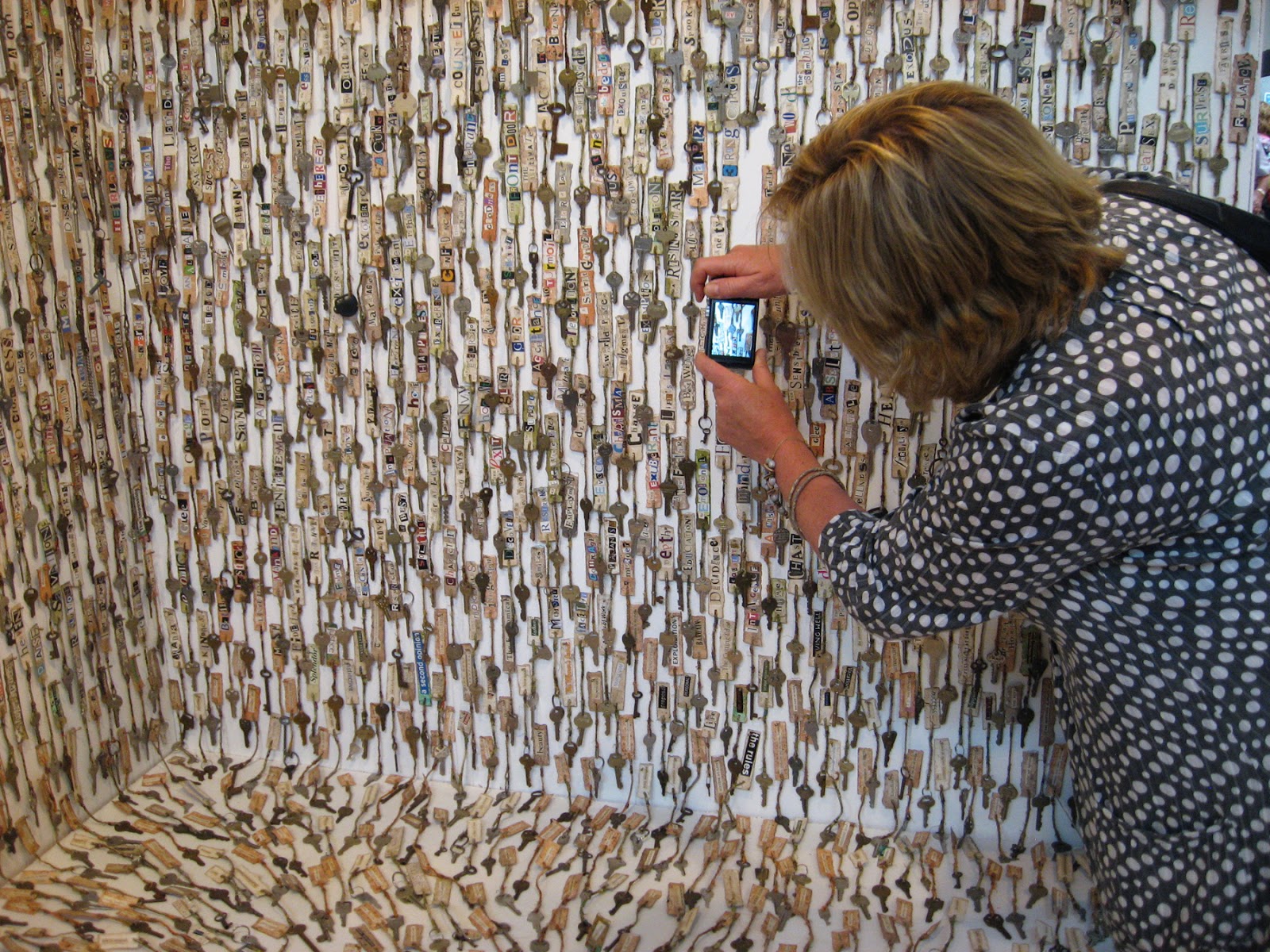 Artist Susan Lenz takes her “Wall of Keys” to England